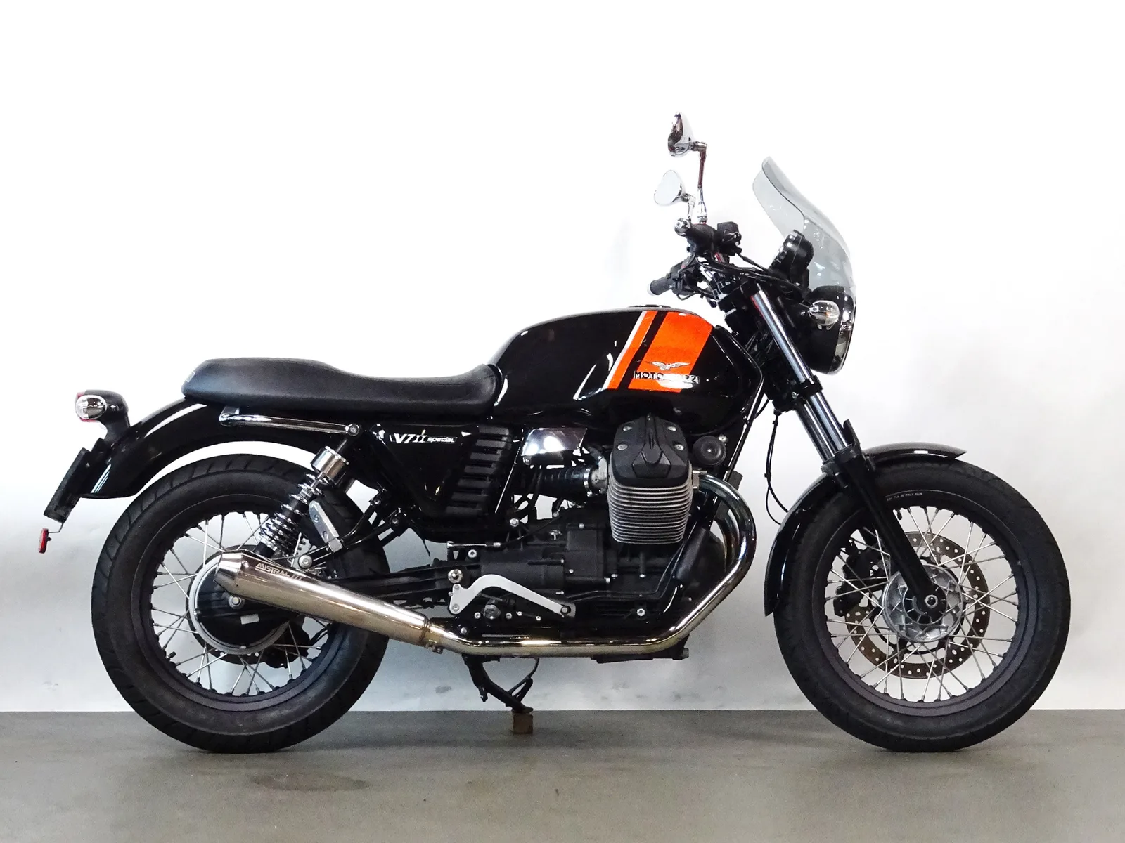 Moto Guzzi V7 II Special (2016) — foto 1