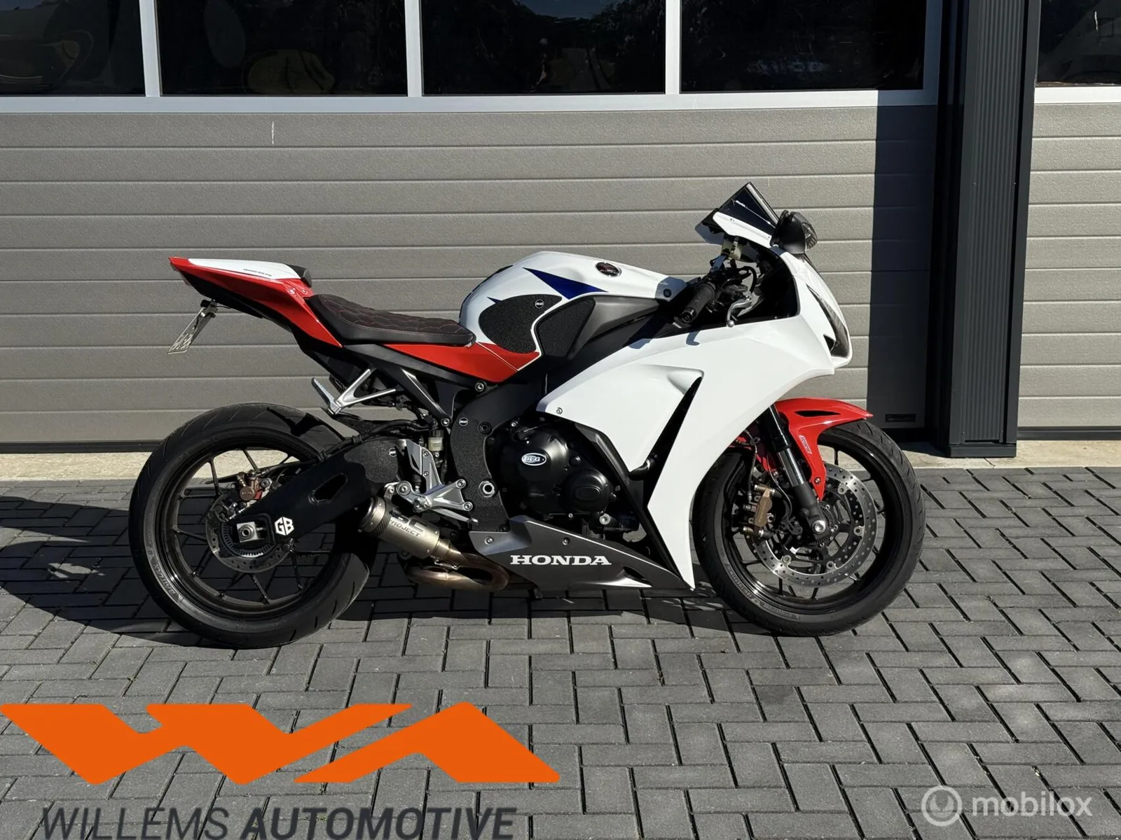 Honda CBR 1000 RR Fireblade (2015) — foto 1
