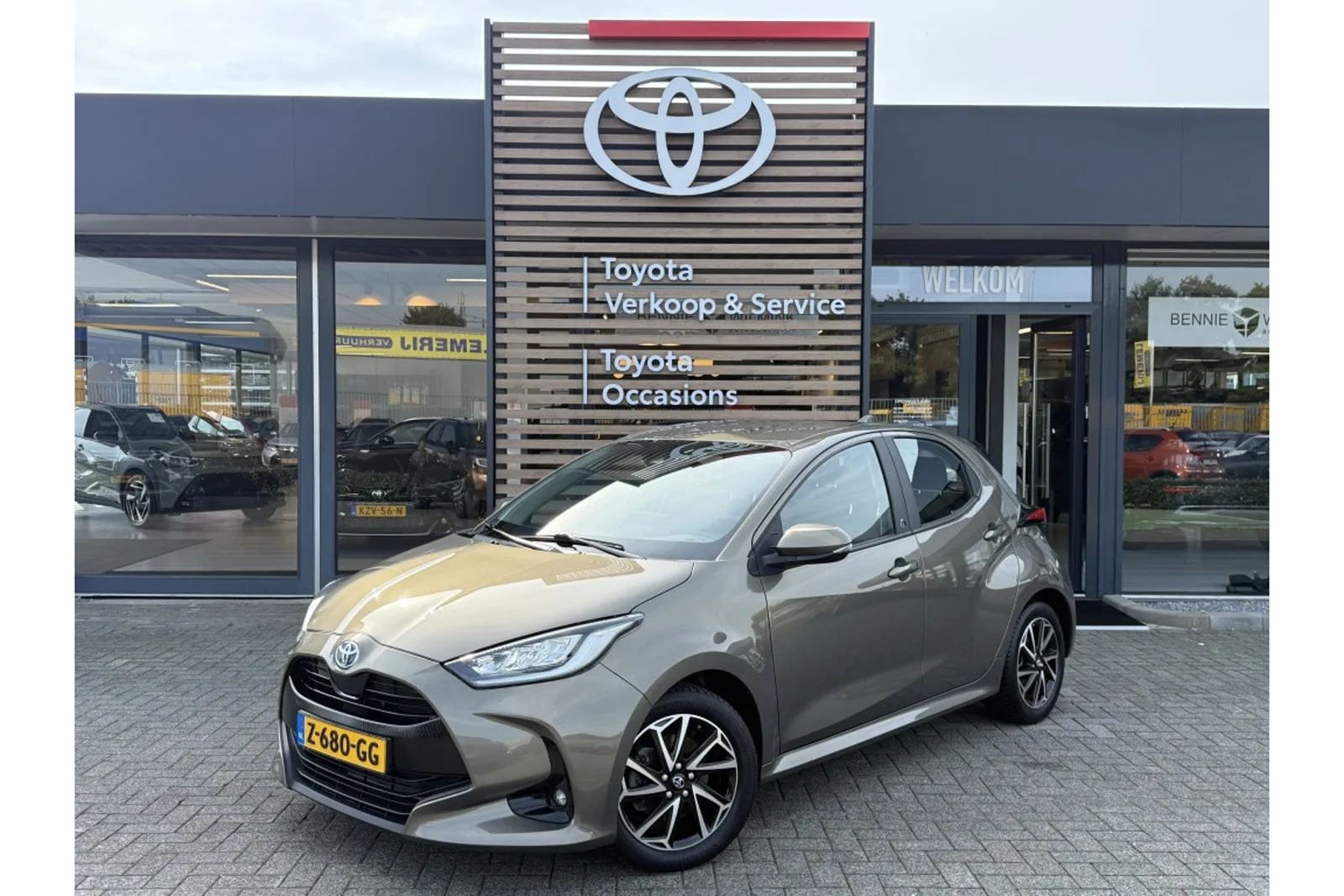 Toyota Yaris (2023) — foto 1