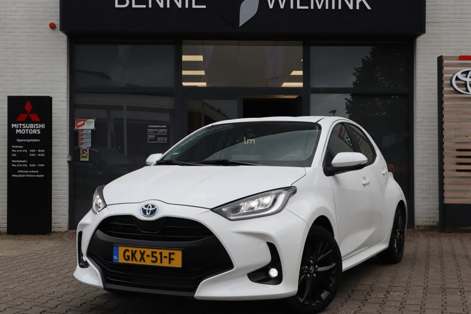 Toyota Yaris (2023) — foto 1