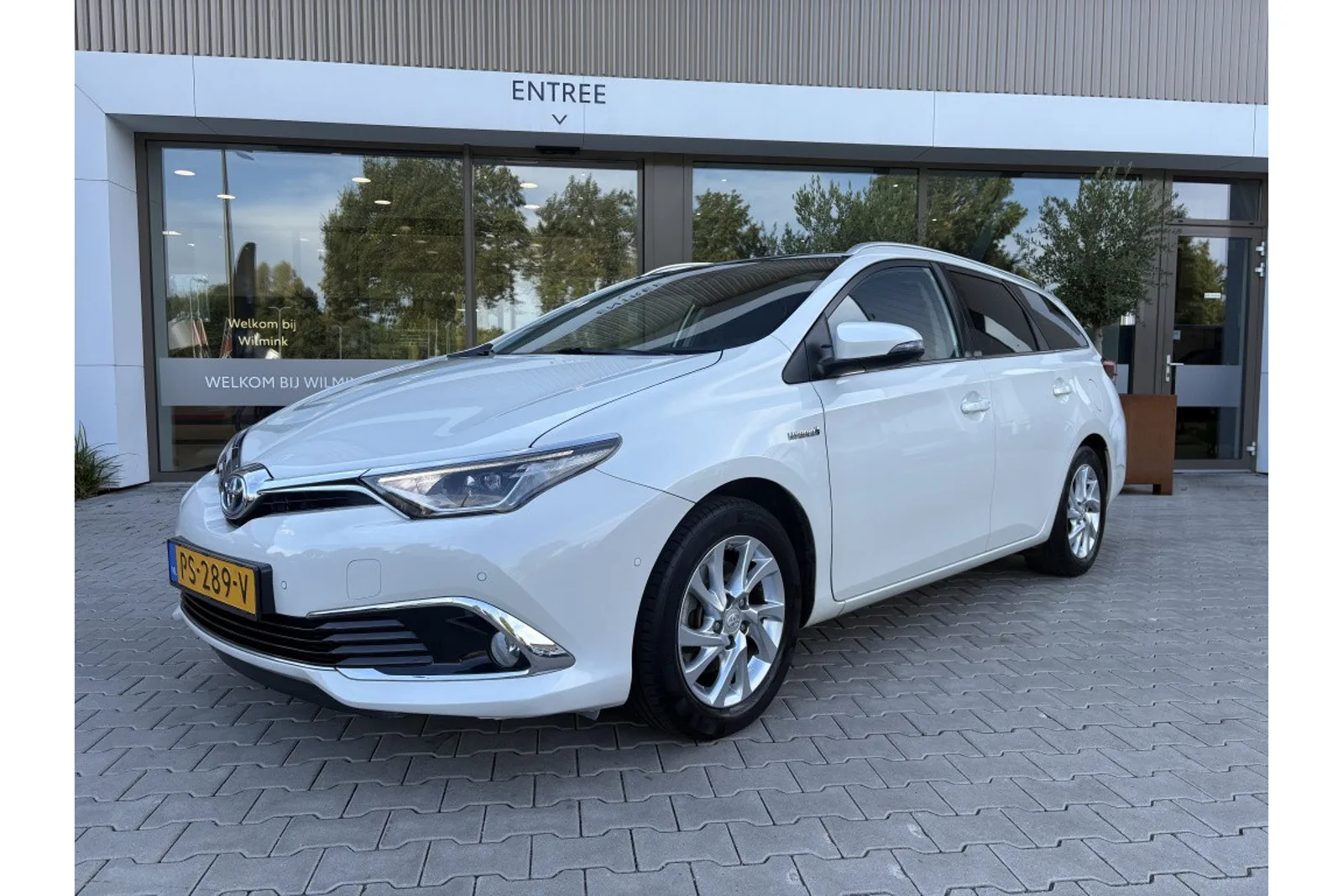 Toyota Auris (2017) — foto 1
