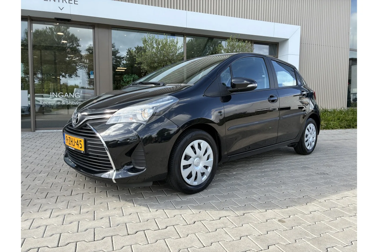 Toyota Yaris (2015) — foto 1