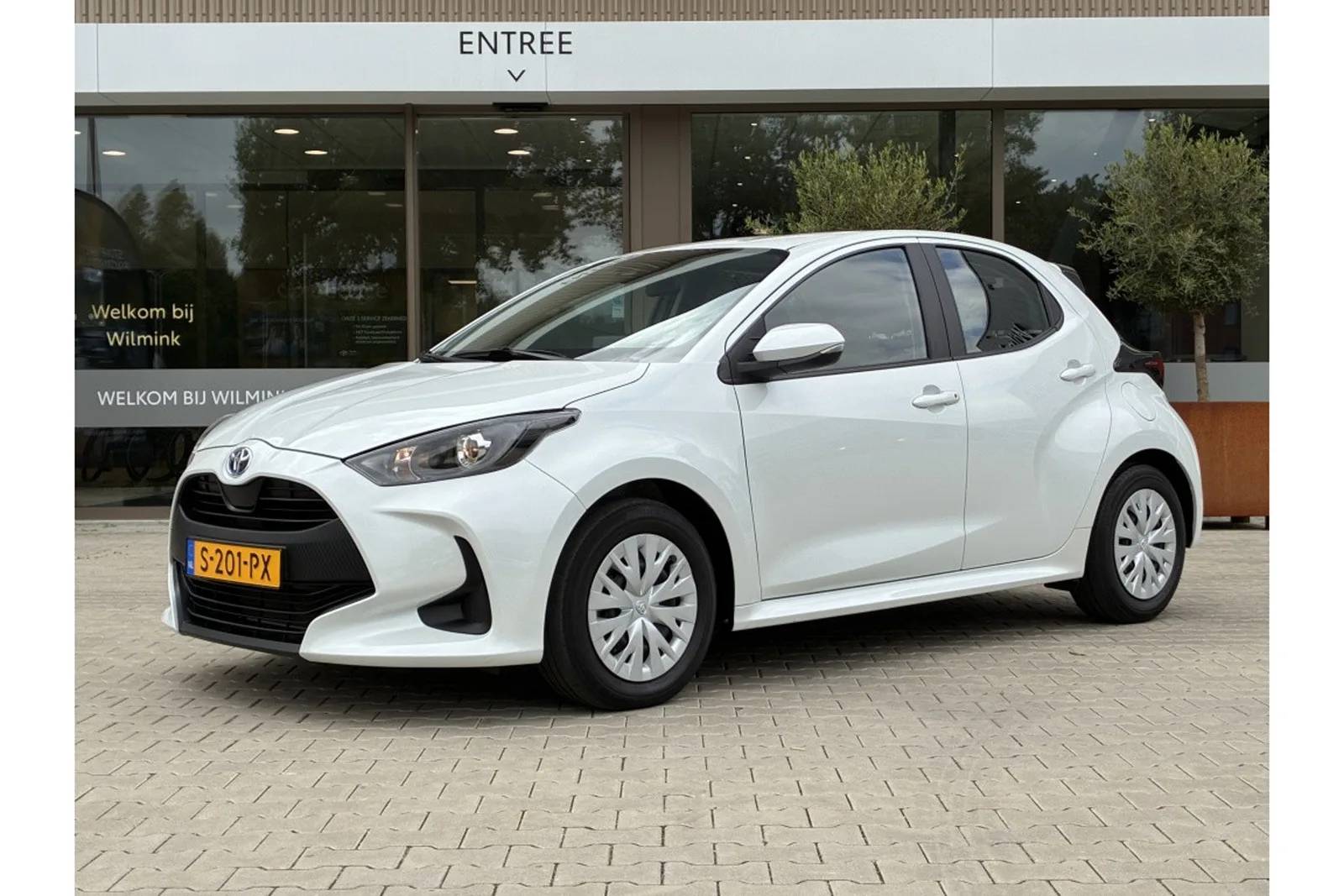 Toyota Yaris (2023) — foto 1