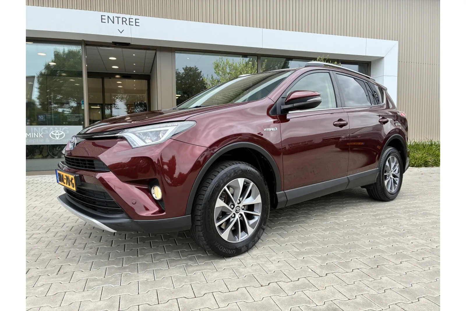 Toyota RAV4 (2016) — foto 1