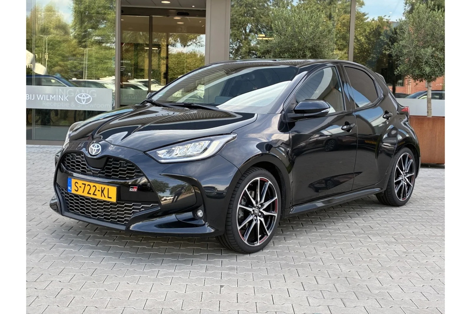 Toyota Yaris (2023) — foto 1