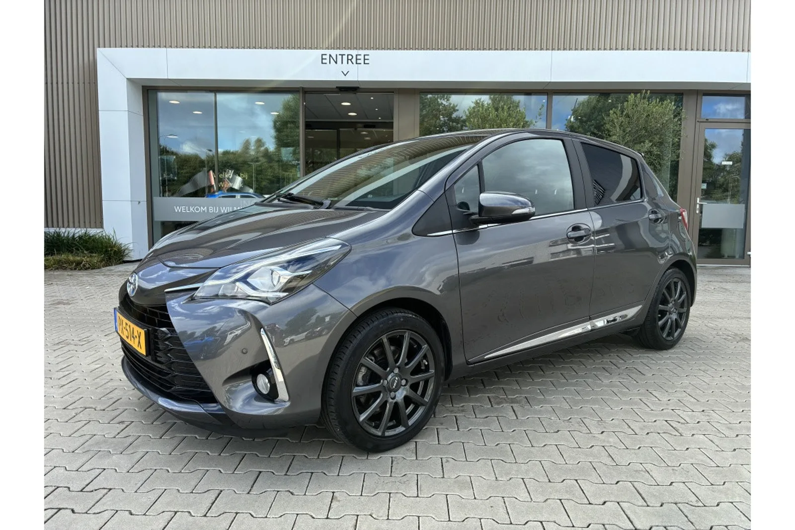 Toyota Yaris (2017) — foto 1