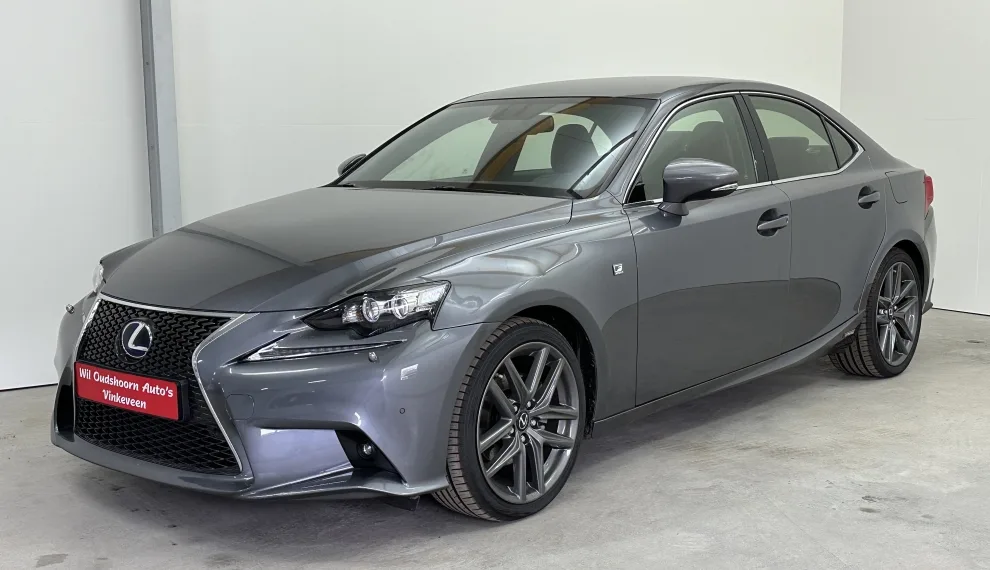 Lexus IS (2013) — foto 1