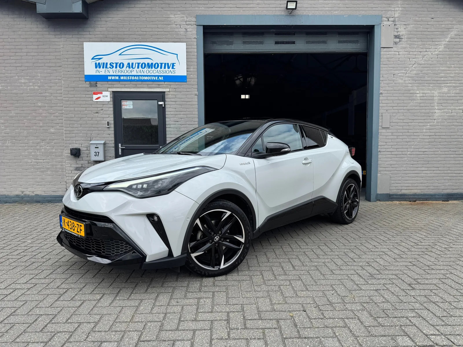 Toyota C-HR (2021) — foto 1
