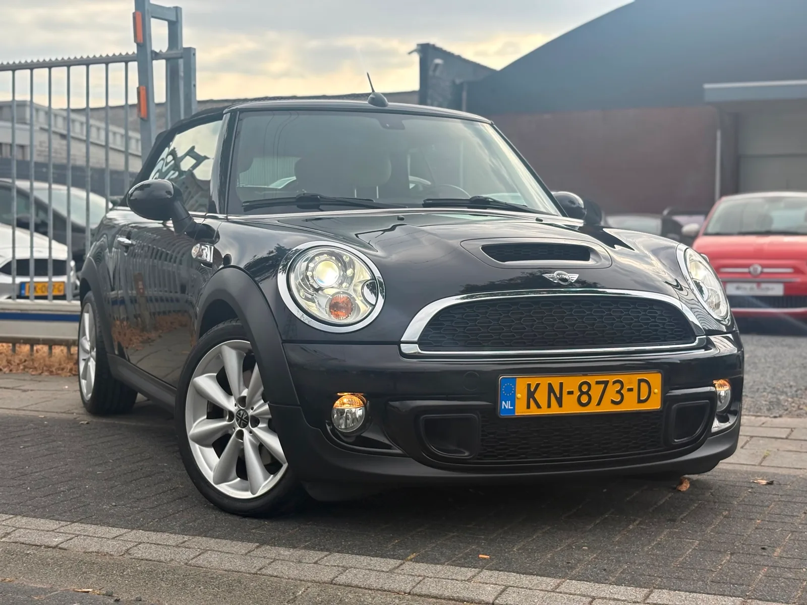 MINI Cabrio (2011) — foto 1