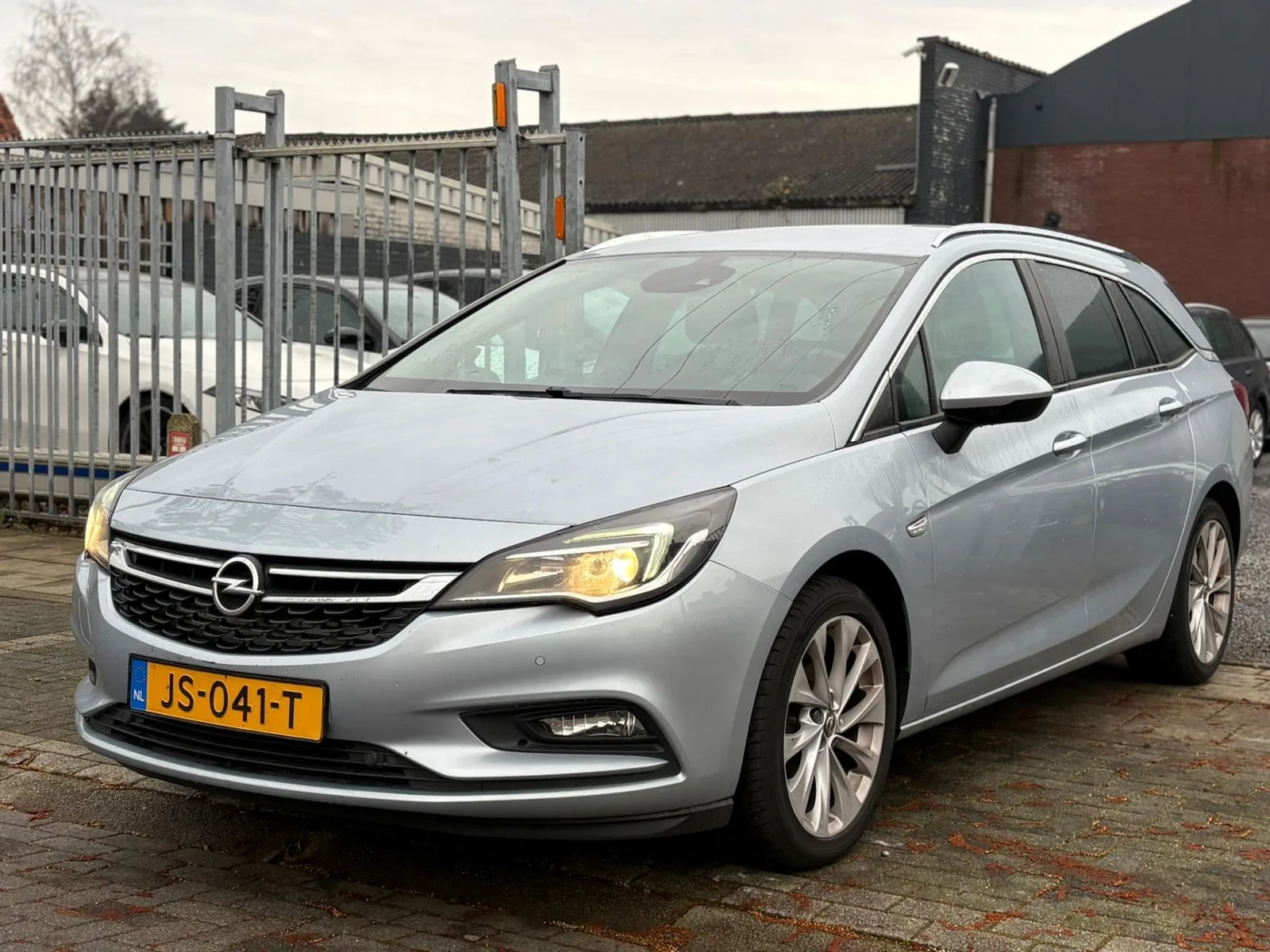 Opel Astra (2016) — foto 1