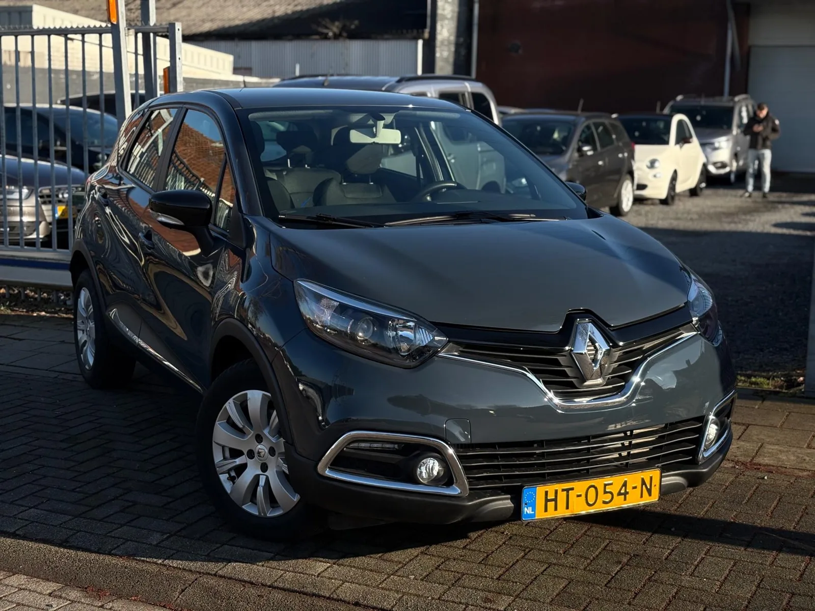 Renault Captur (2016) — foto 1