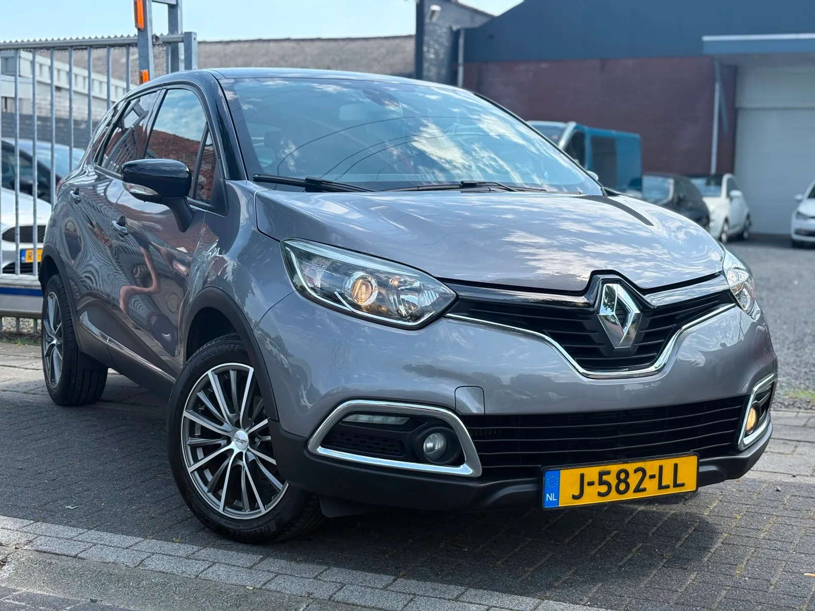 Renault Captur (2017) — foto 1