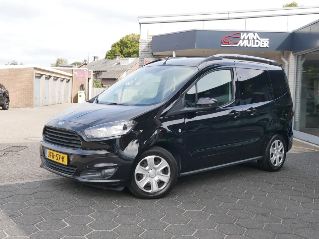 Ford Tourneo Courier (2018) — foto 1