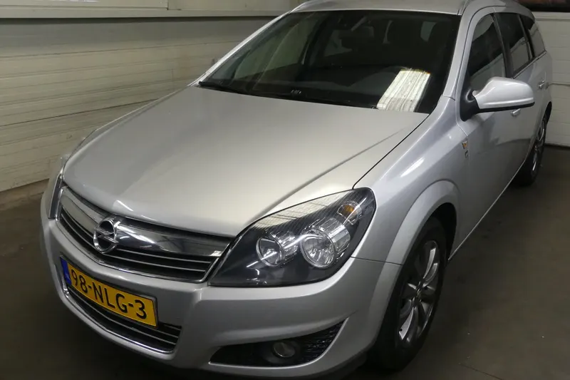 Opel Astra (2010)