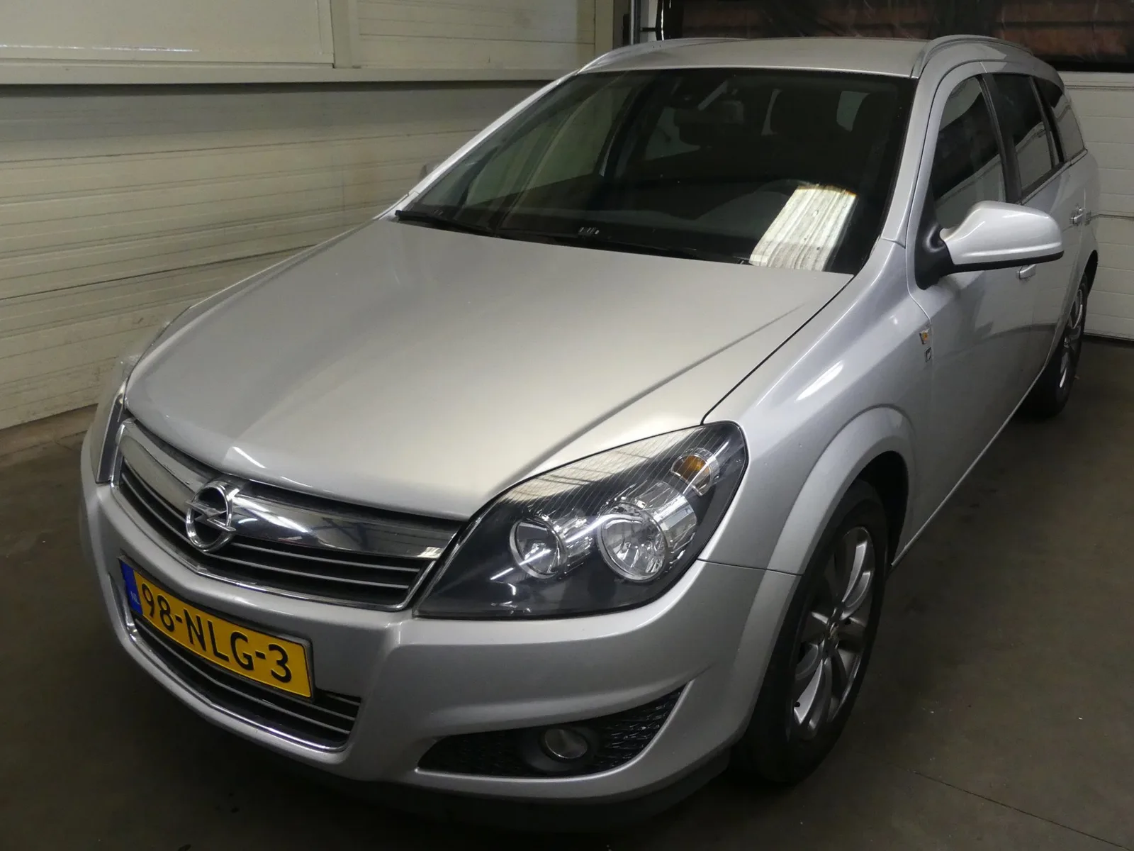 Opel Astra (2010) — foto 1