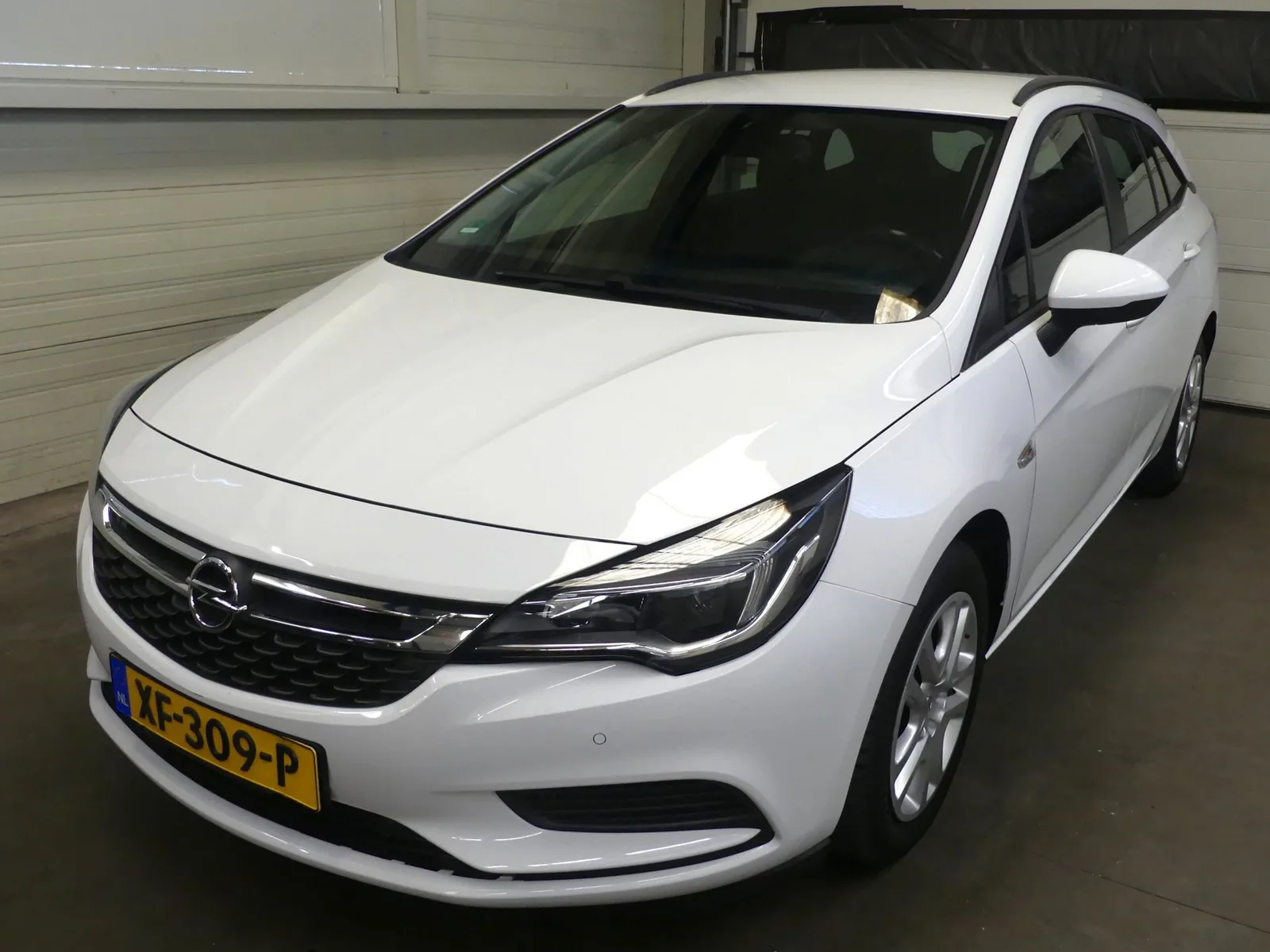 Opel Astra (2018) — foto 1