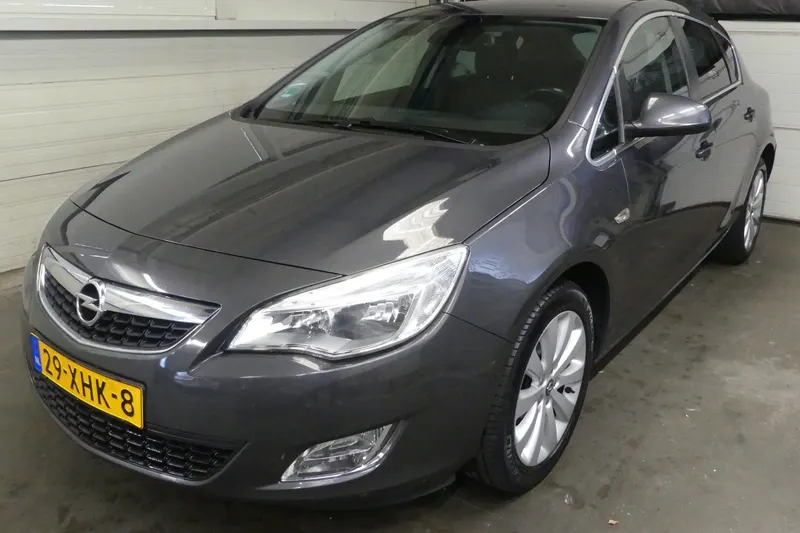Opel Astra (2012)