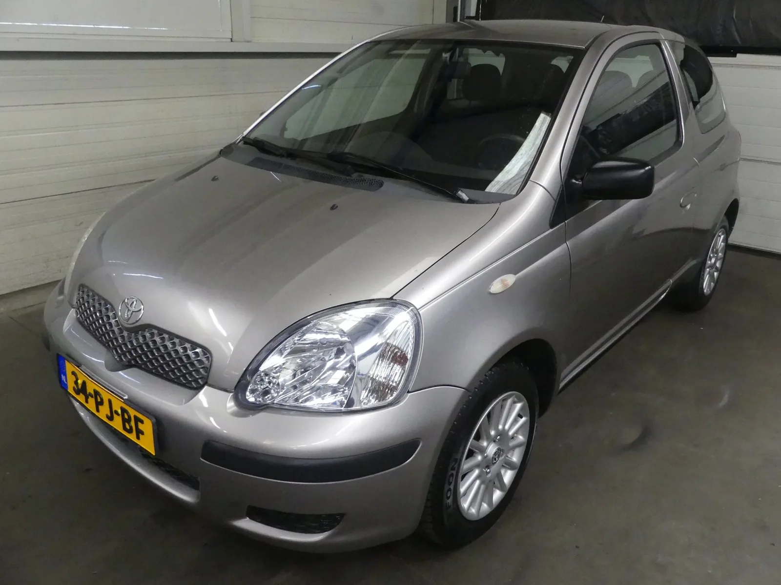 Toyota Yaris (2004) — foto 1