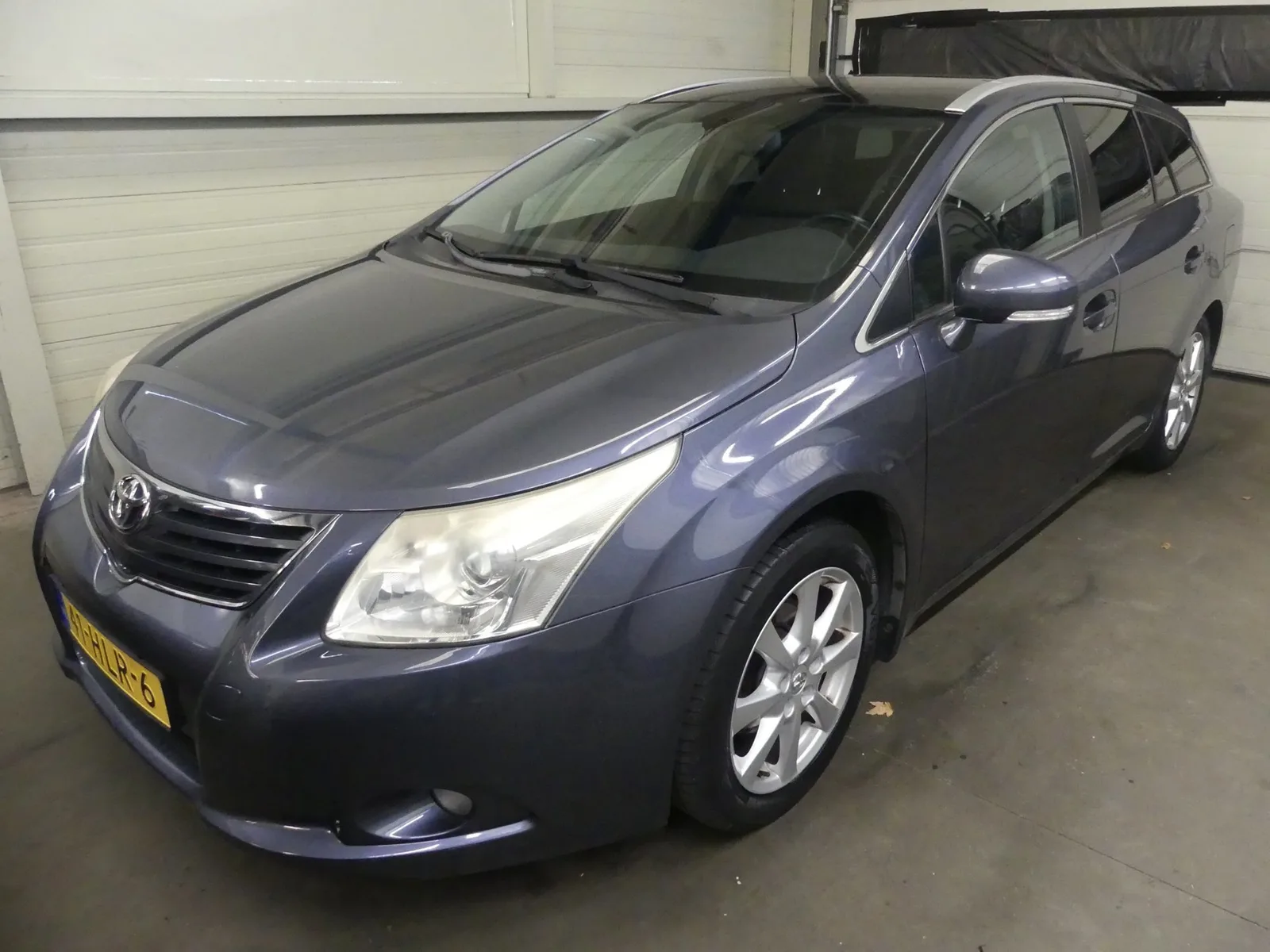 Toyota Avensis (2009) — foto 1