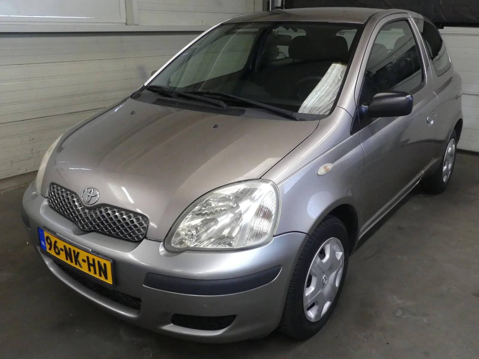 Toyota Yaris (2003) — foto 1