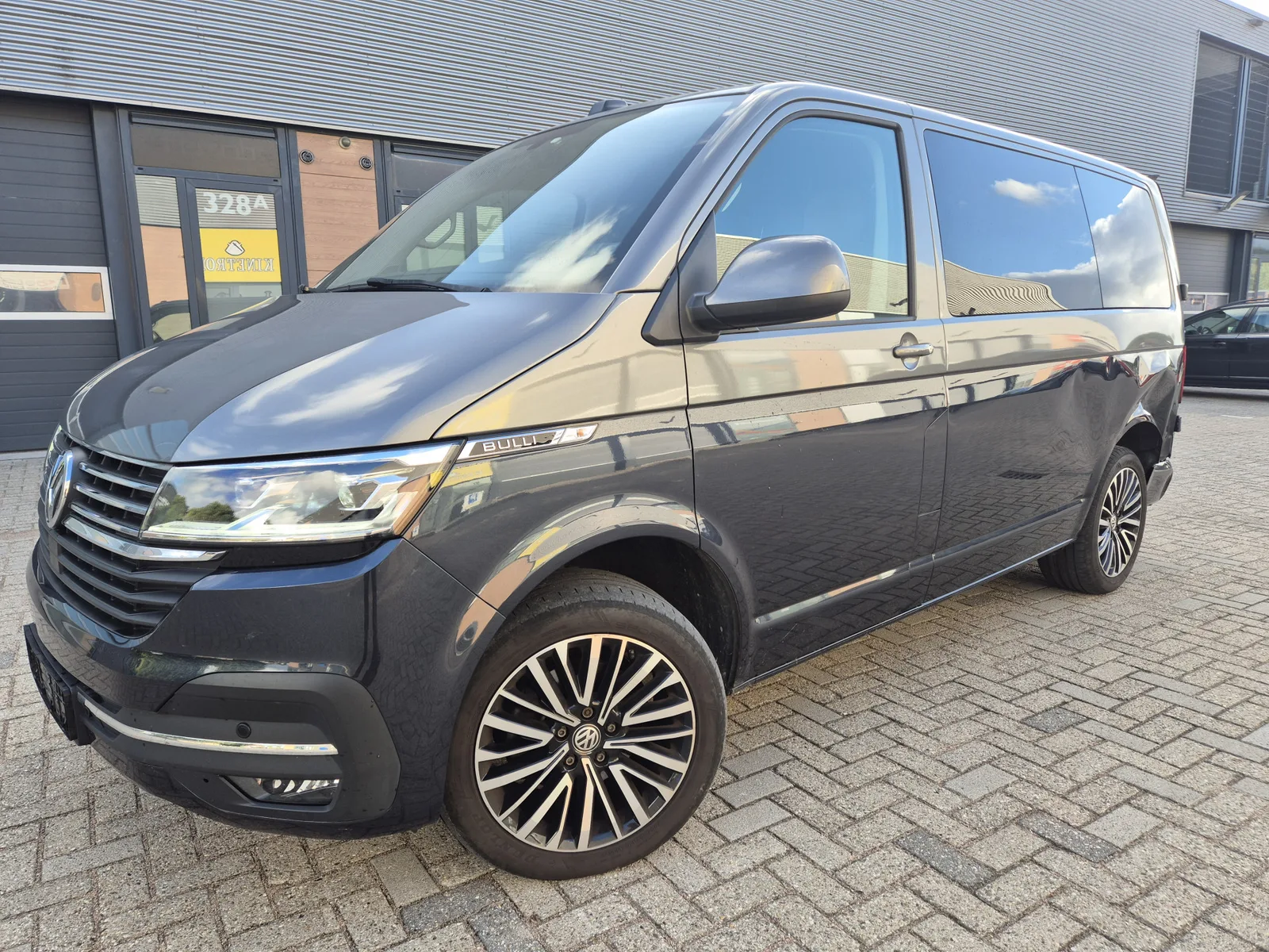 Volkswagen Transporter (2022) — foto 1