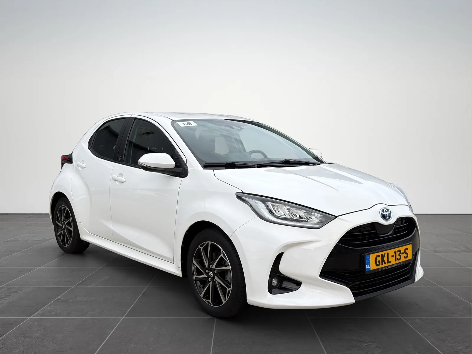 Toyota Yaris (2022) — foto 1