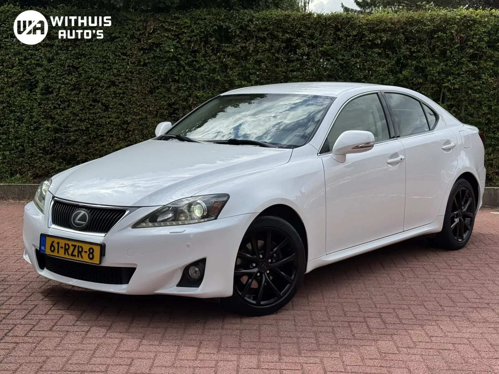 Lexus IS (2011) — foto 1