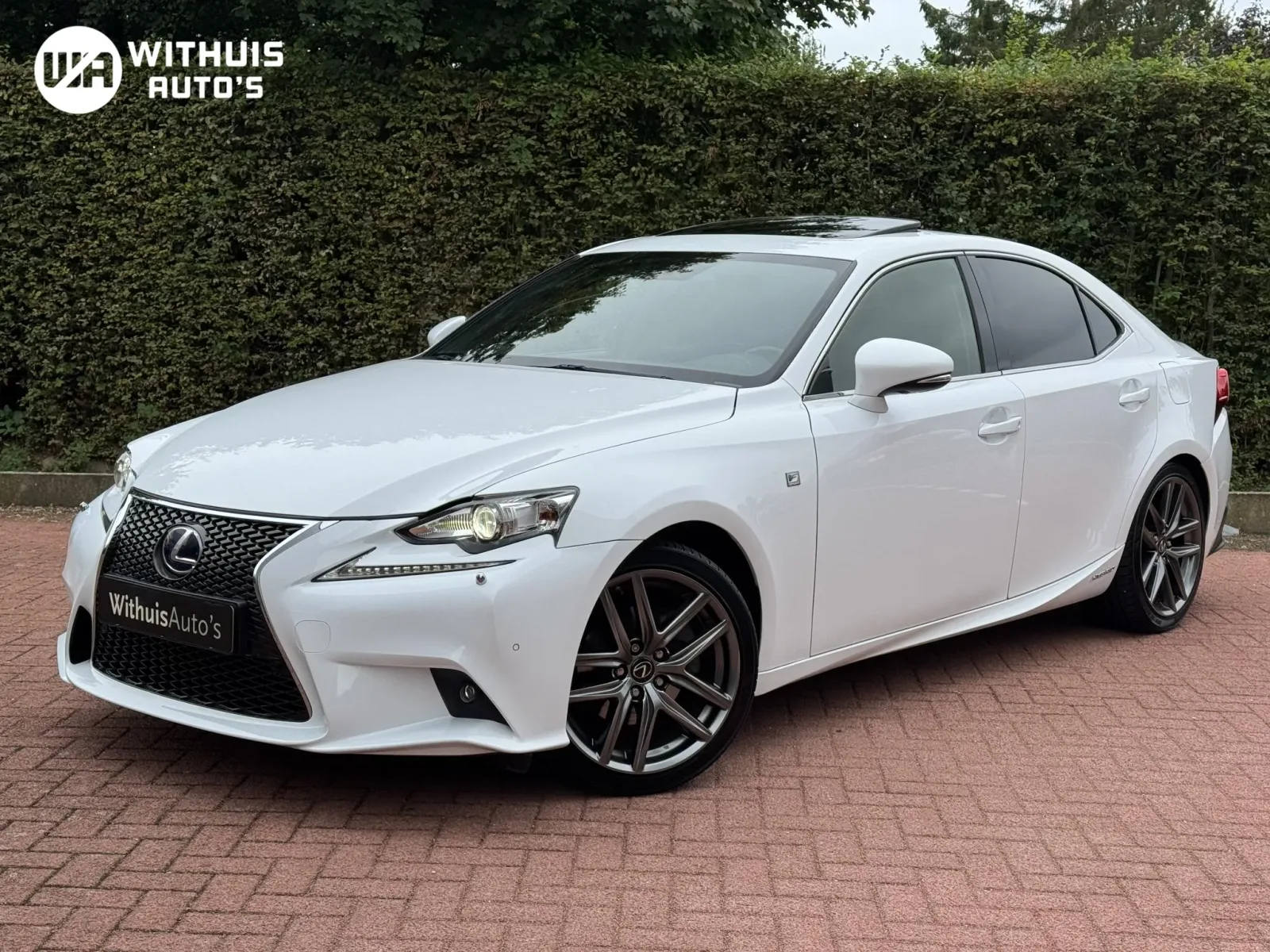 Lexus IS (2015) — foto 1