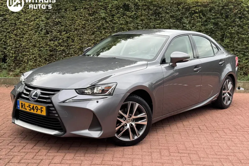 Lexus IS (2017)