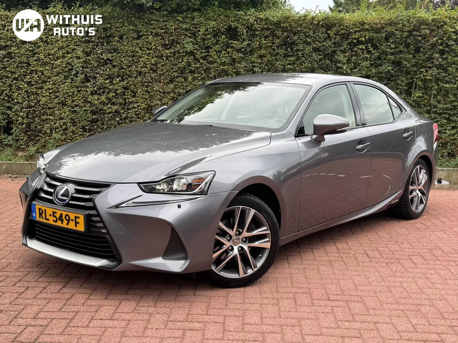 Lexus IS (2017) — foto 1