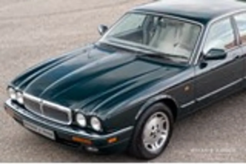 Jaguar XJ (0)