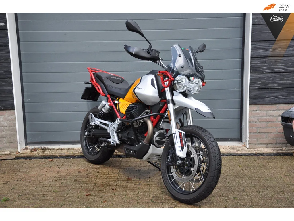 Moto Guzzi V85 TT (2023) — foto 1