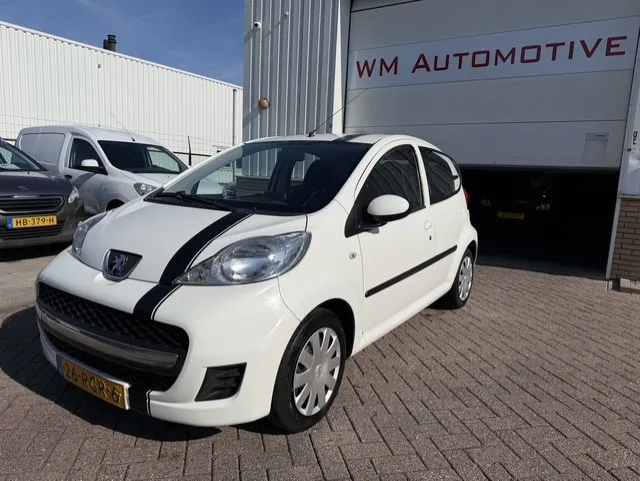 Peugeot 107 (2011) — foto 1