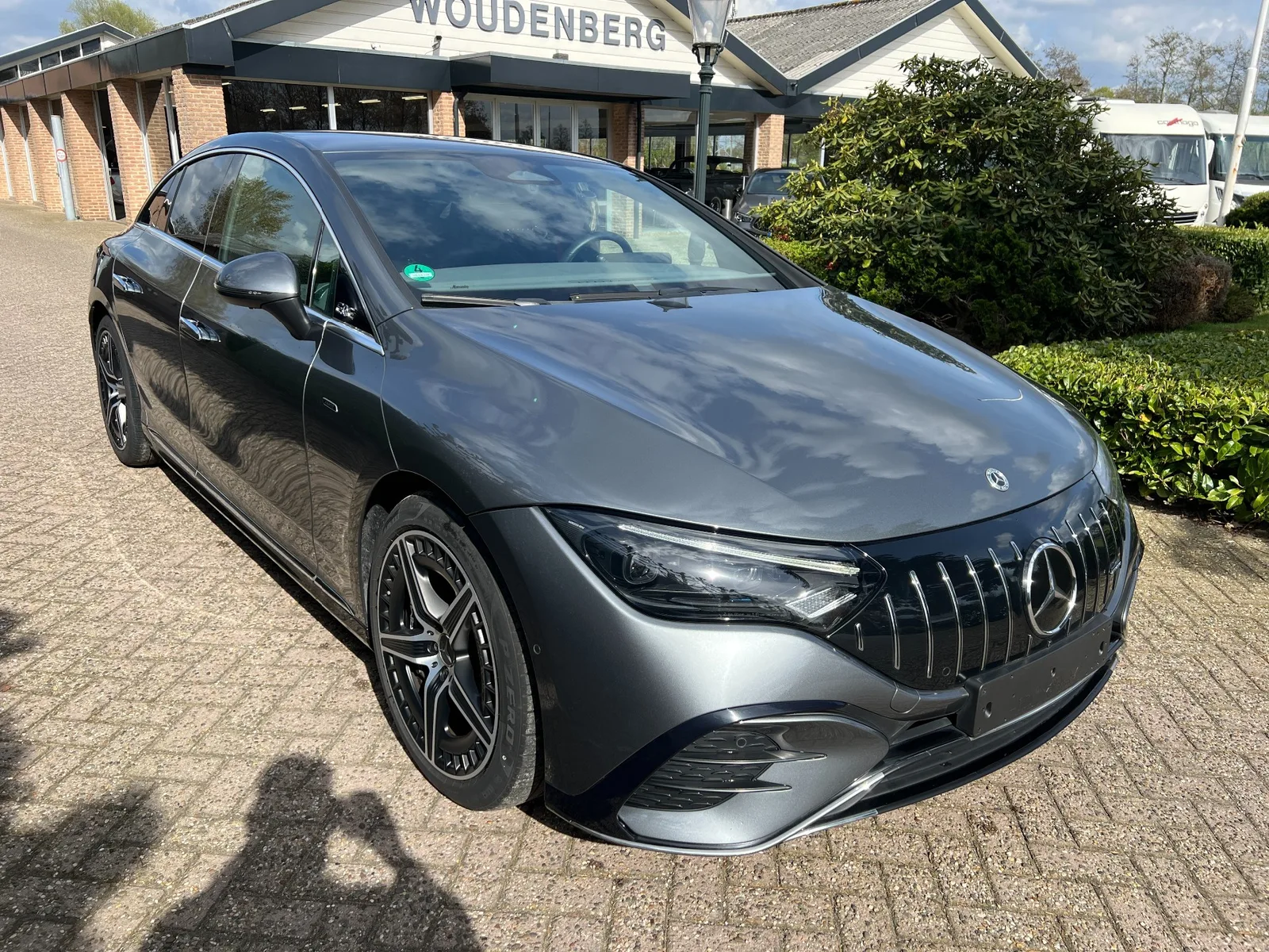 Mercedes-Benz EQE (2022) — foto 1