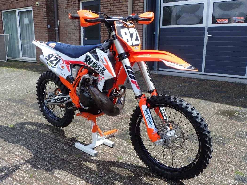 KTM 300 SX (2022) — foto 1