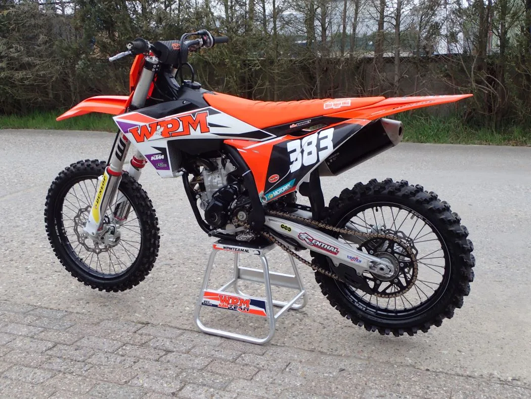 KTM 250 SX-F (2024) — foto 1