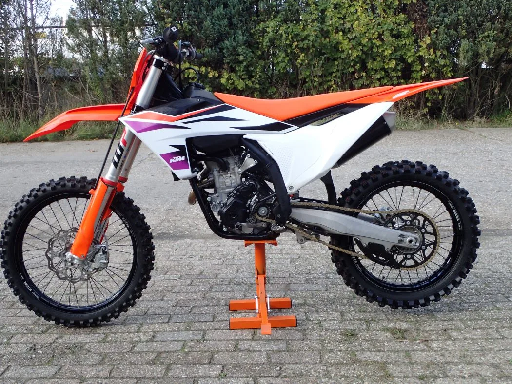 KTM 250 SX-F (2024) — foto 1
