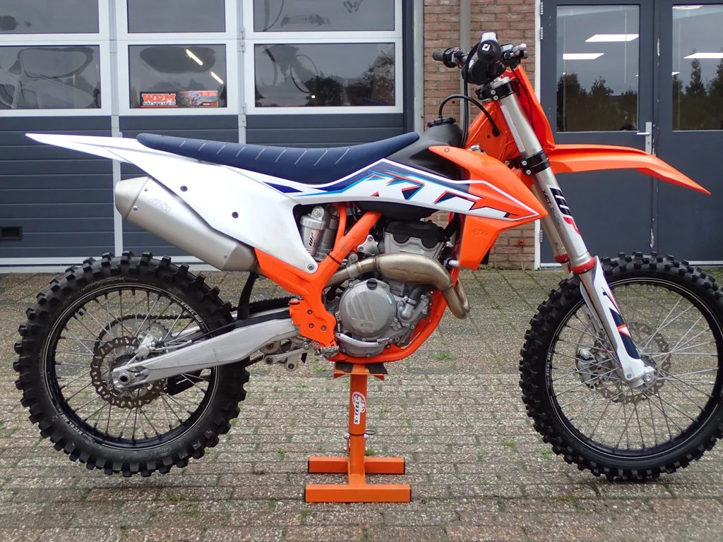 KTM 250 SX-F (2022) — foto 1