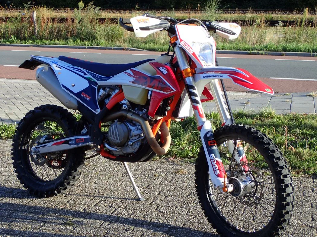 KTM EXC 450 6 (2023) — foto 1