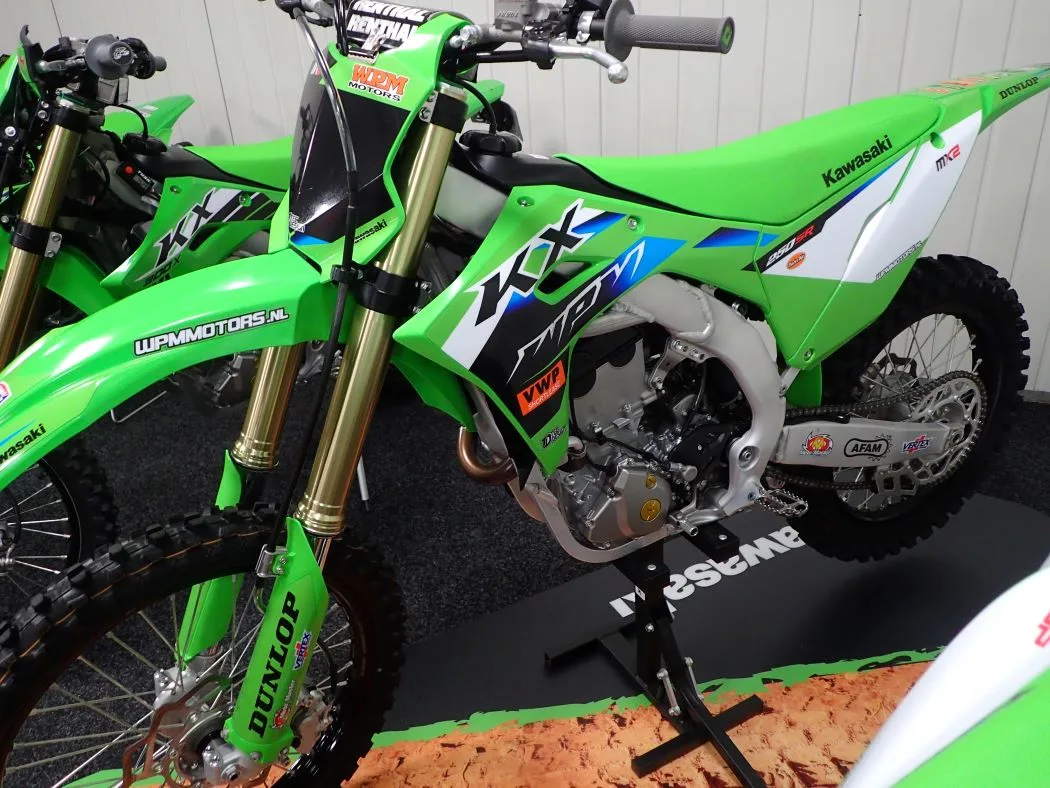 Ex Ex Kawasaki KX 250 tegen scherpe (2026) — foto 1