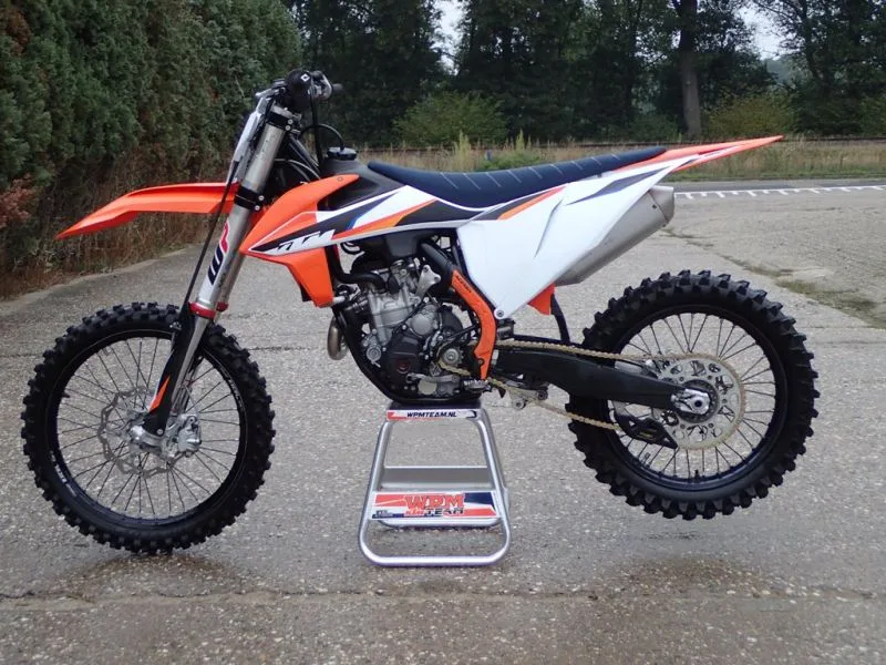 KTM 350 SX F (2021) — foto 1