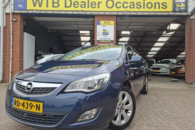 Opel Astra Sports Tourer (2011)