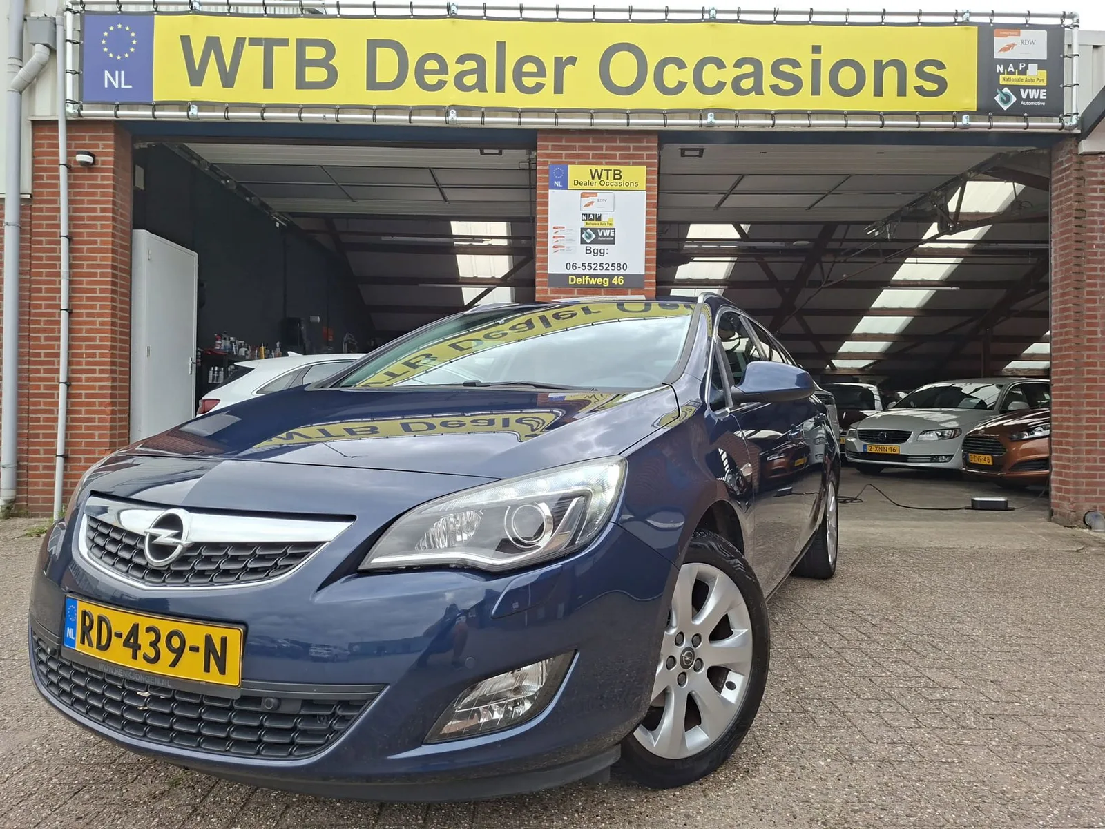 Opel Astra Sports Tourer (2011) — foto 1