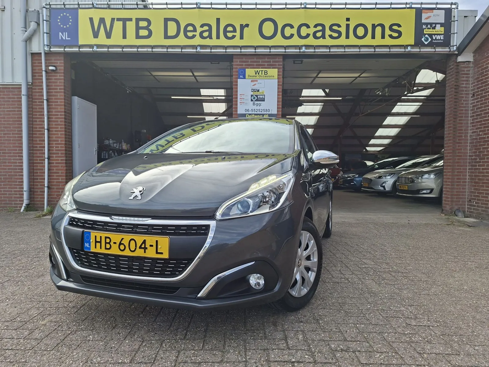 Peugeot 208 (2015) — foto 1