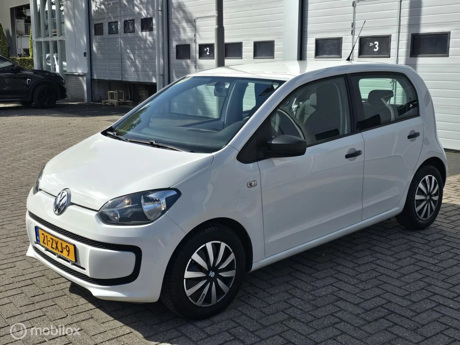 Volkswagen Up! (2013) — foto 1