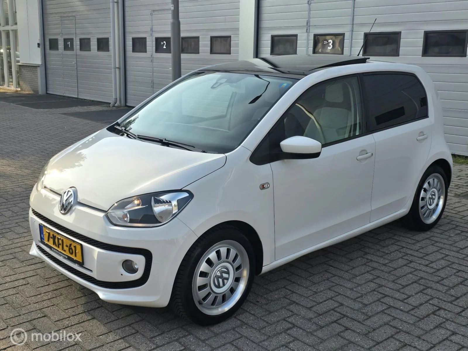 Volkswagen Up! (2013) — foto 1