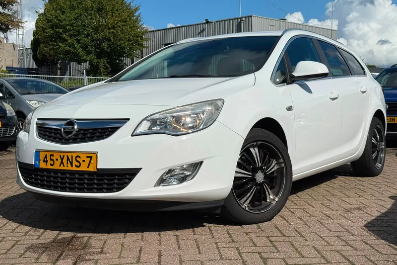 Opel Astra Sports Tourer (2012)