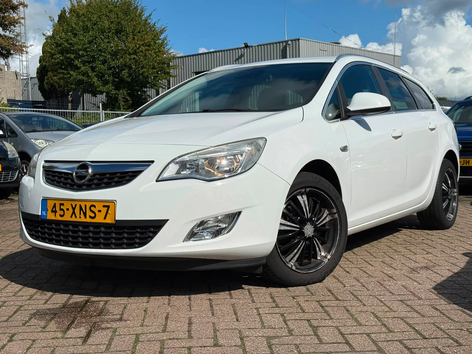 Opel Astra (2012) — foto 1