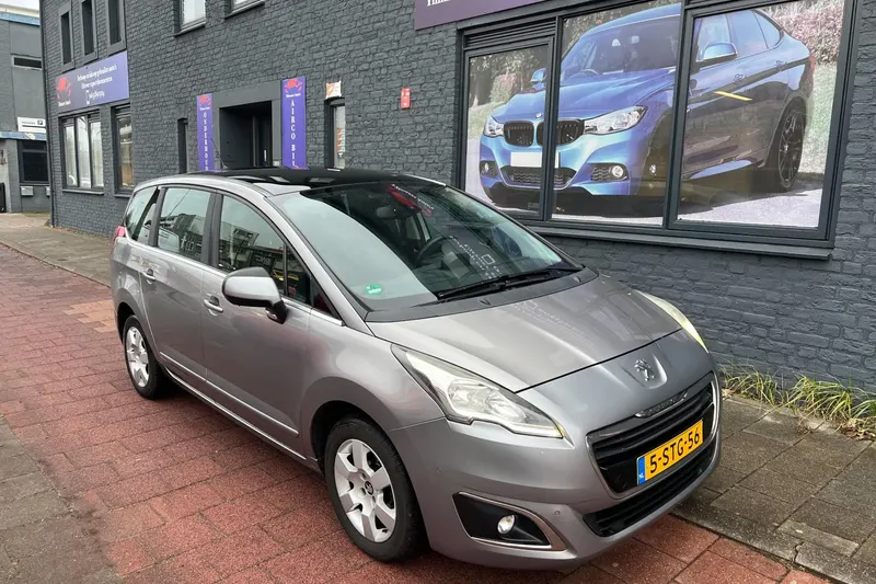 Peugeot 5008 (2013)