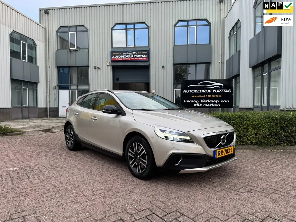 Volvo V40 Cross Country (2018) — foto 1